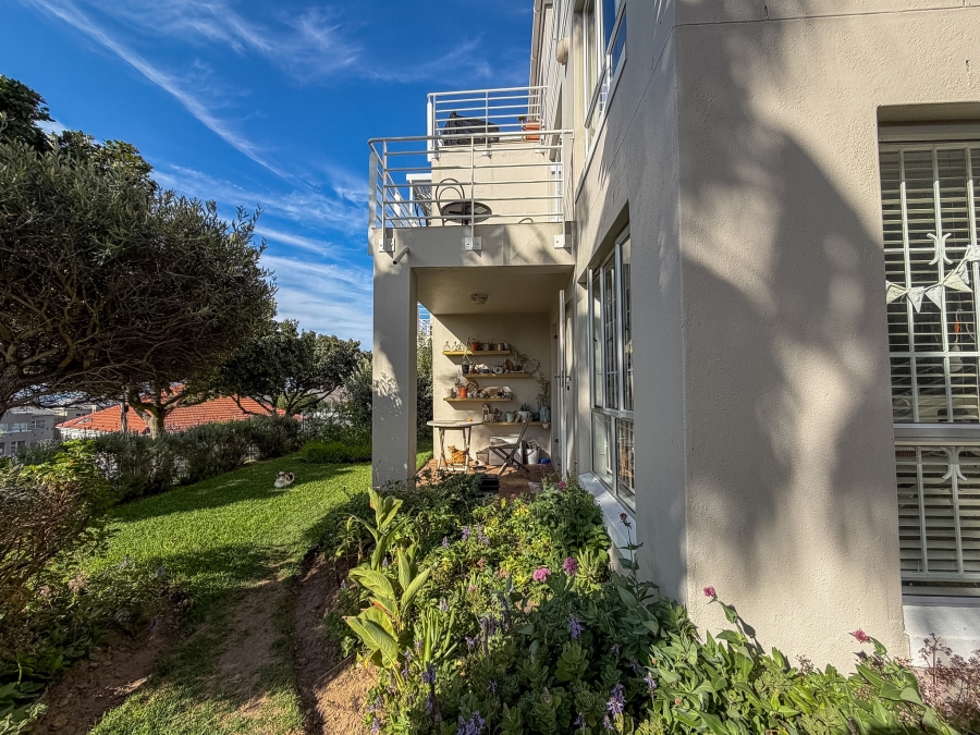 1 Bedroom Property for Sale in Vredehoek Western Cape